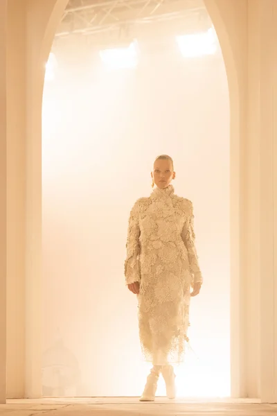 Look 19